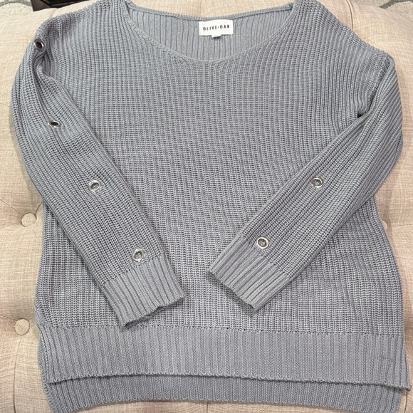 Olive & Oak Sweaters - Olive & Oak Light Gray V-Neck Sweater